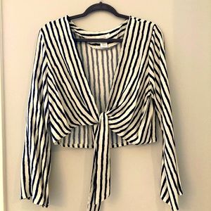 Wrap top, black & white, size L, Urban Romantics